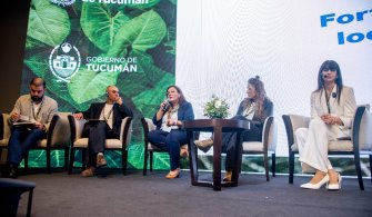 Jaquelina Tapia participó en una mesa sobre salud y cambio climático.