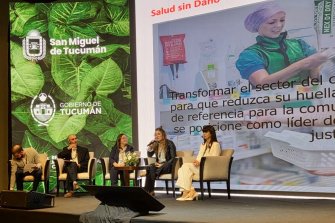 Jaquelina Tapia participó en una mesa sobre salud y cambio climático.