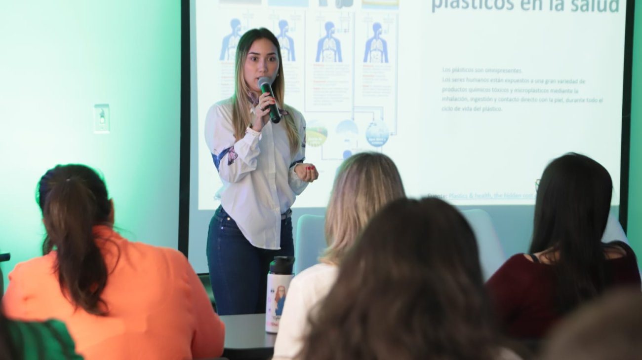 Claudia Lorena Paz en el encuentro en Bucaramanga, Colombia.